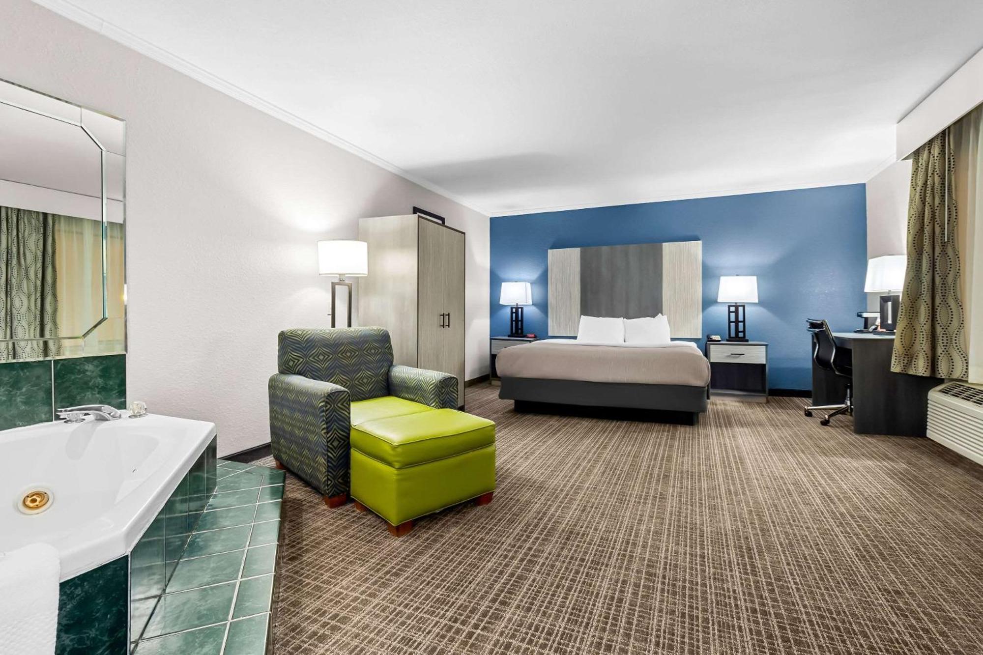 Quality Inn & Suites Florence Civic Center Dış mekan fotoğraf